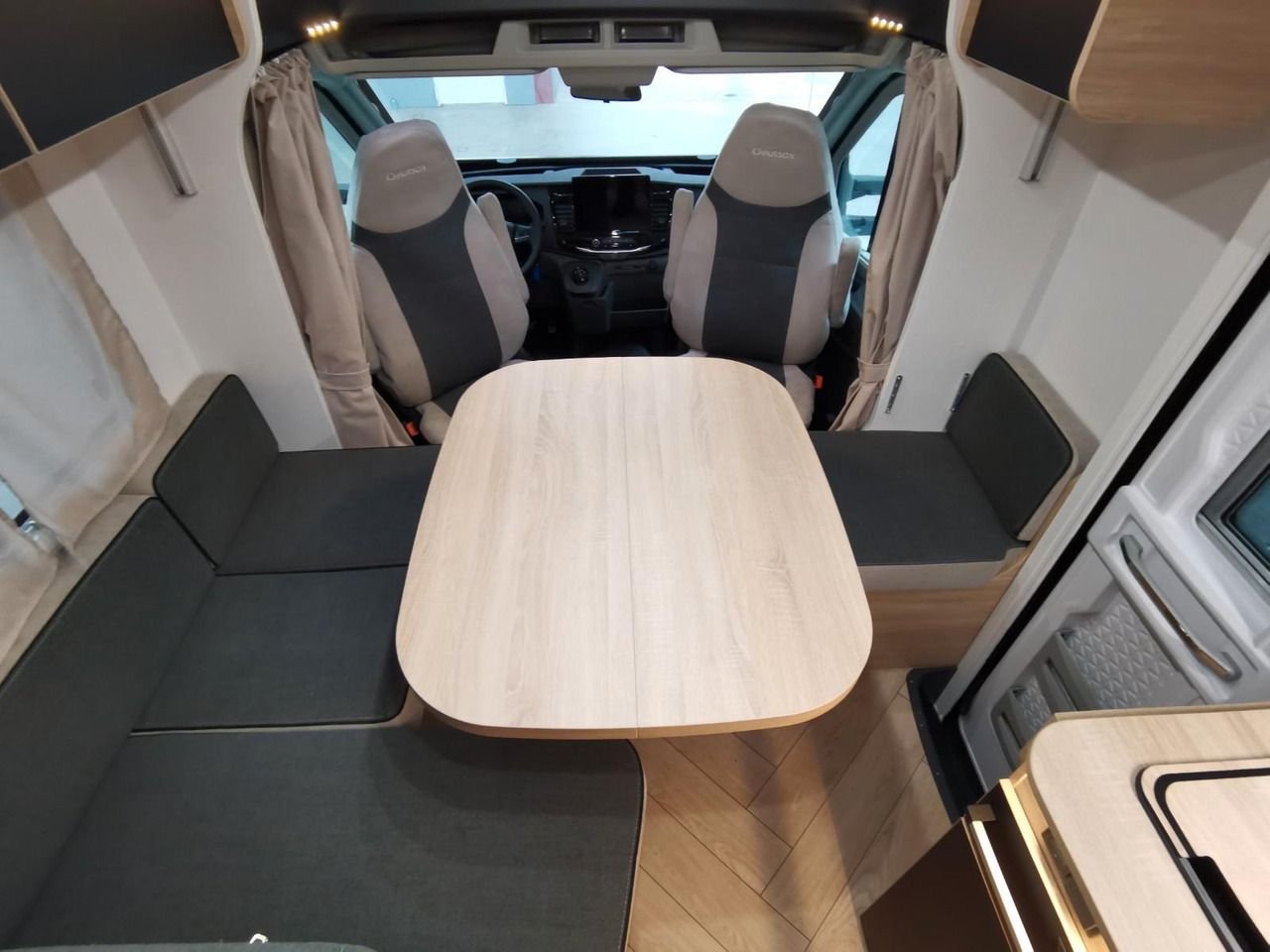 Ford Motorhome – Camper Van - Image 7