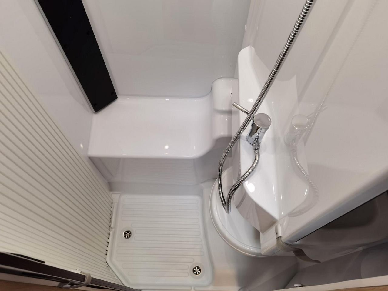 Ford Motorhome – Camper Van - Image 16