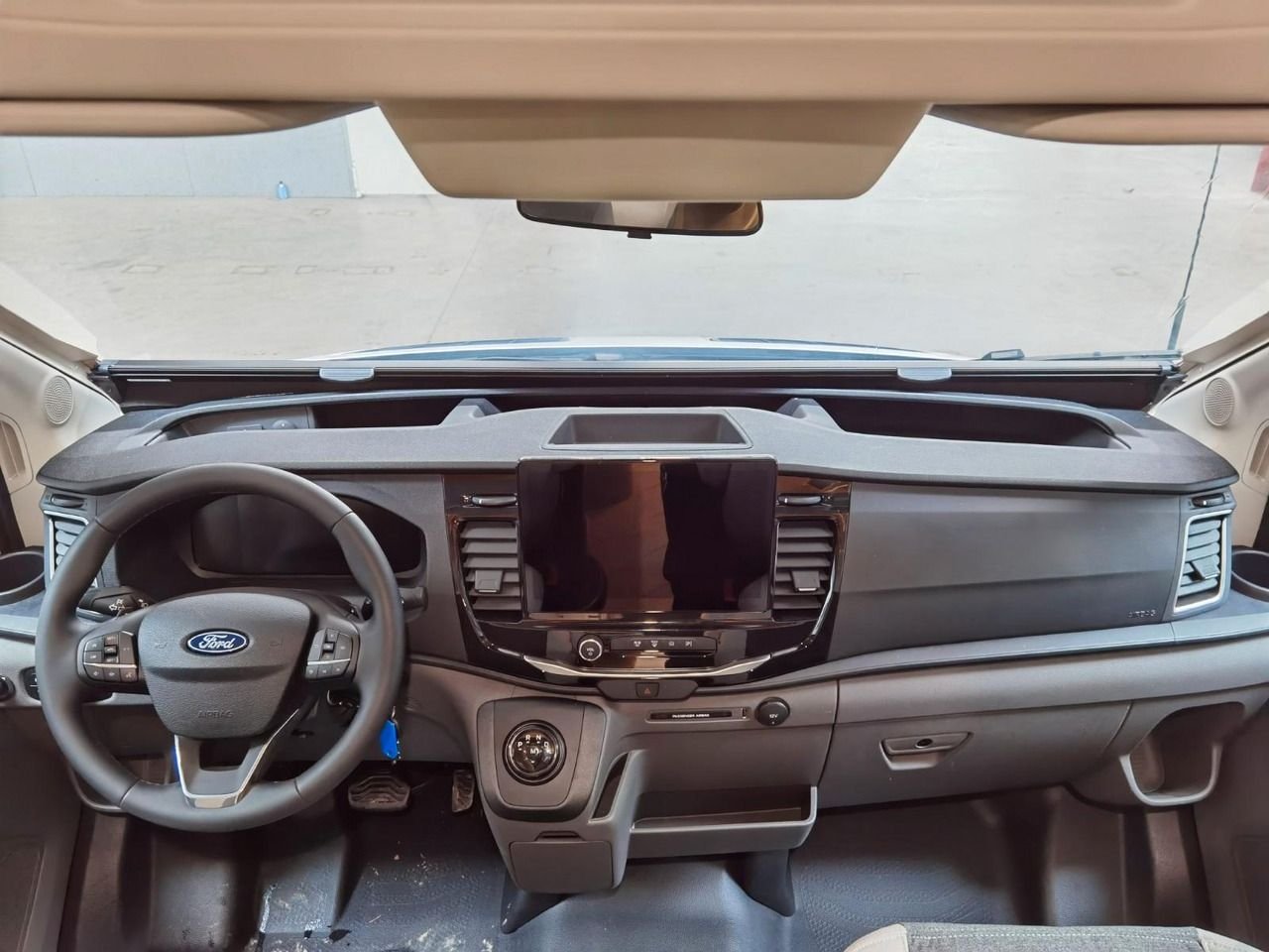 Ford Motorhome – Camper Van - Image 4