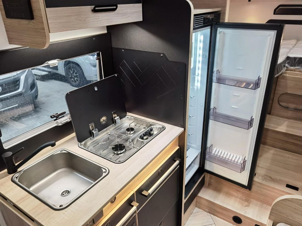 Ford Motorhome – Camper Van - Image 11