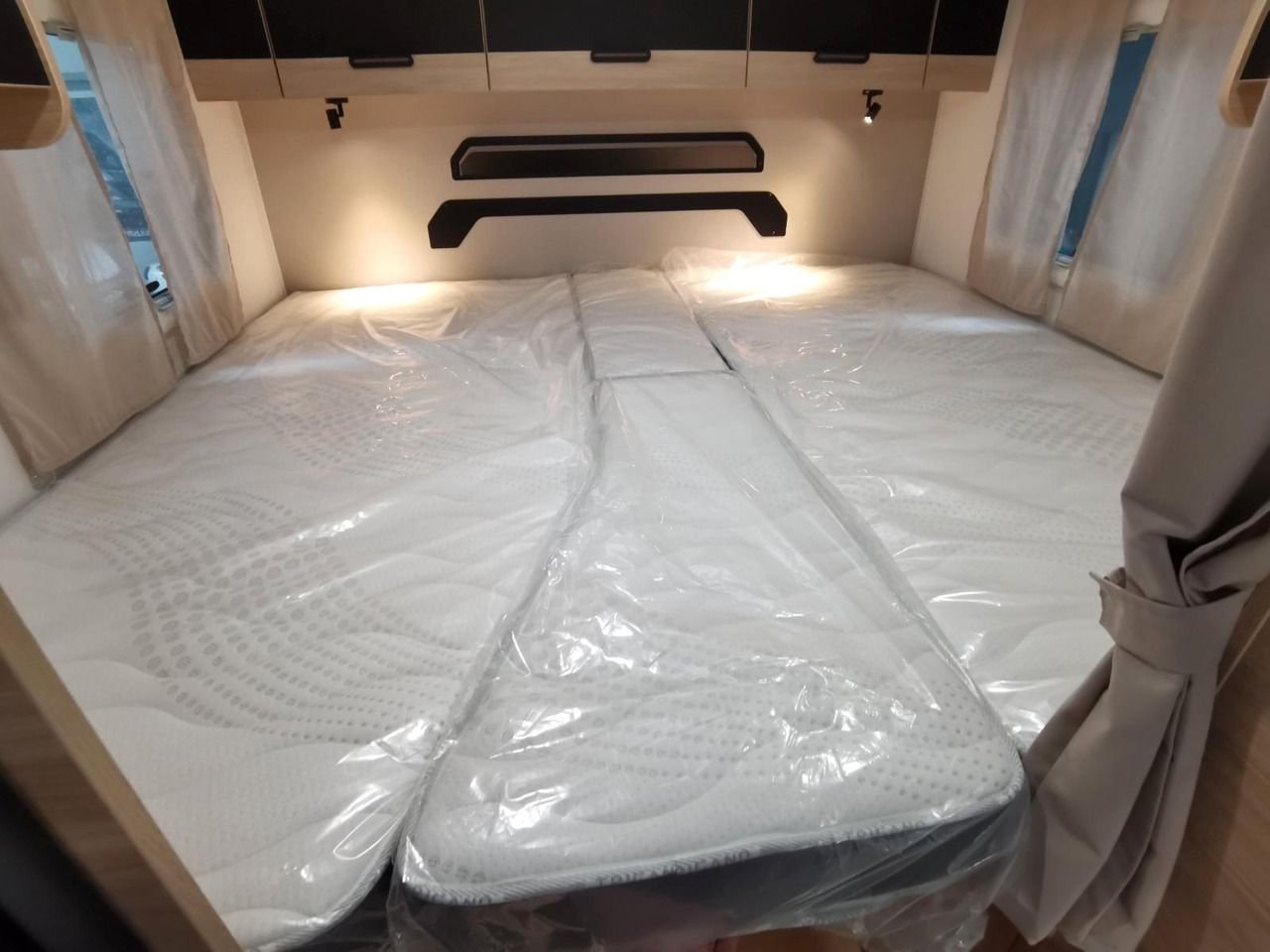 Ford Motorhome – Camper Van - Image 13