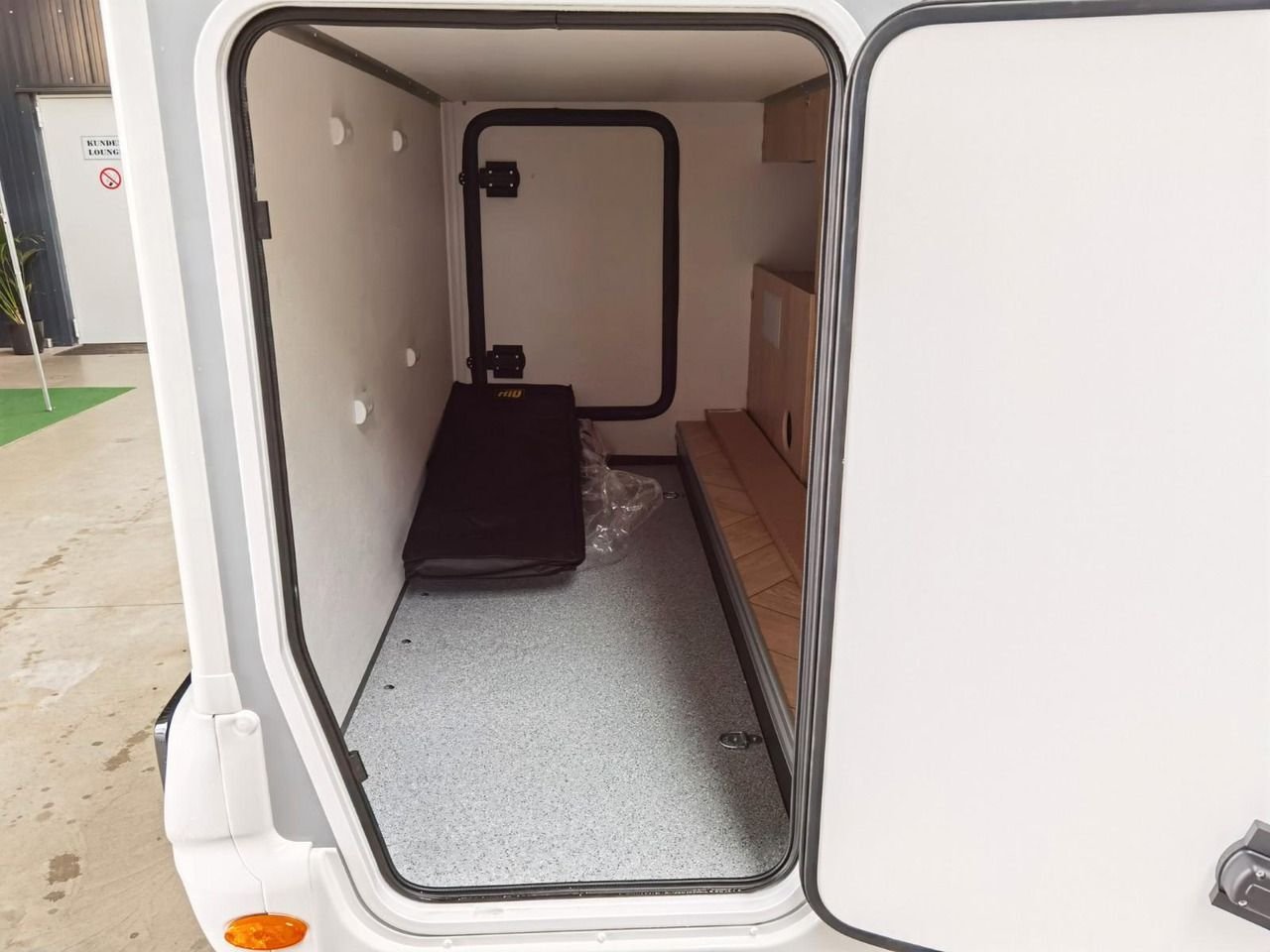 Ford Motorhome – Camper Van - Image 17