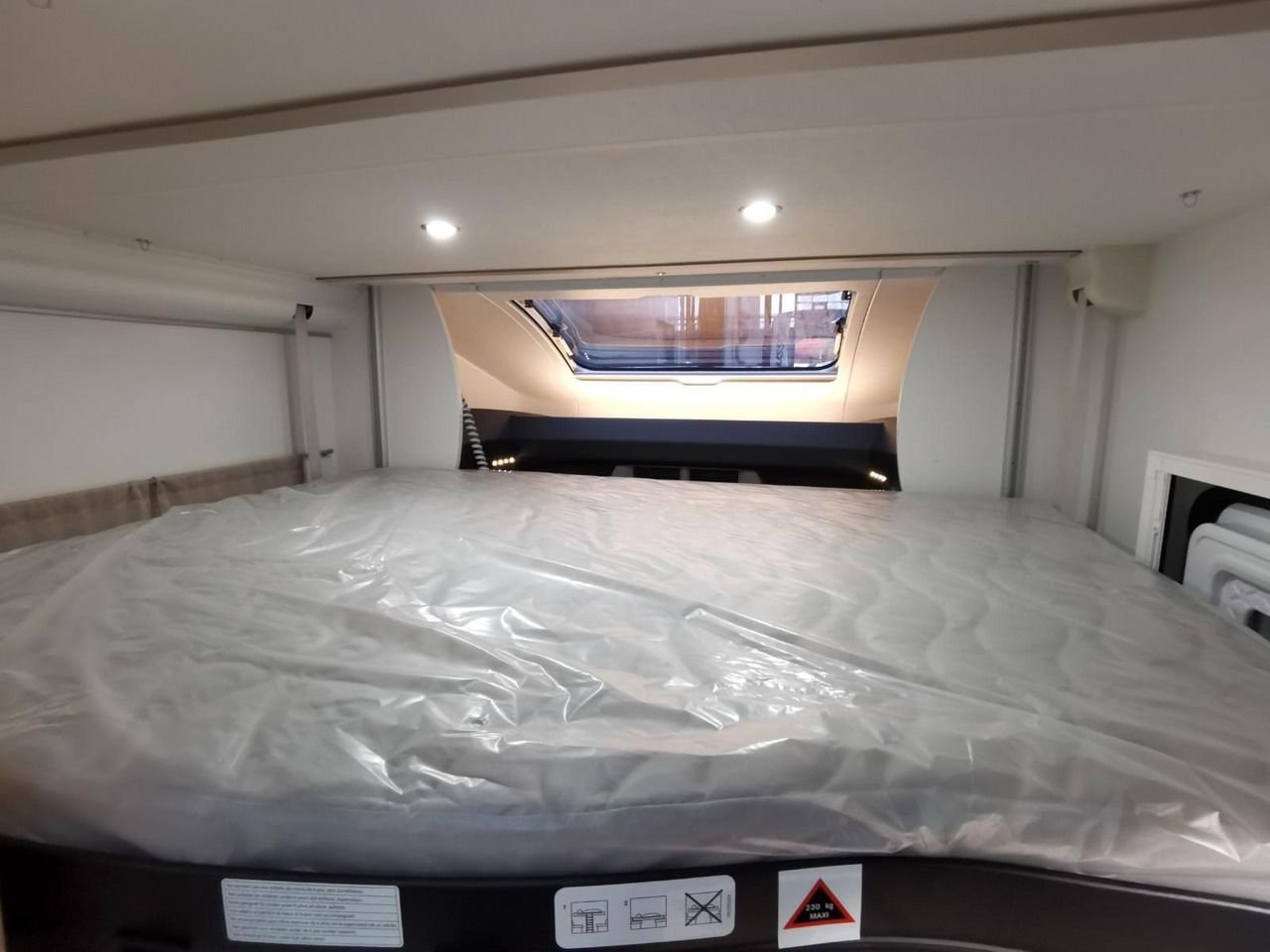 Ford Motorhome – Camper Van - Image 14