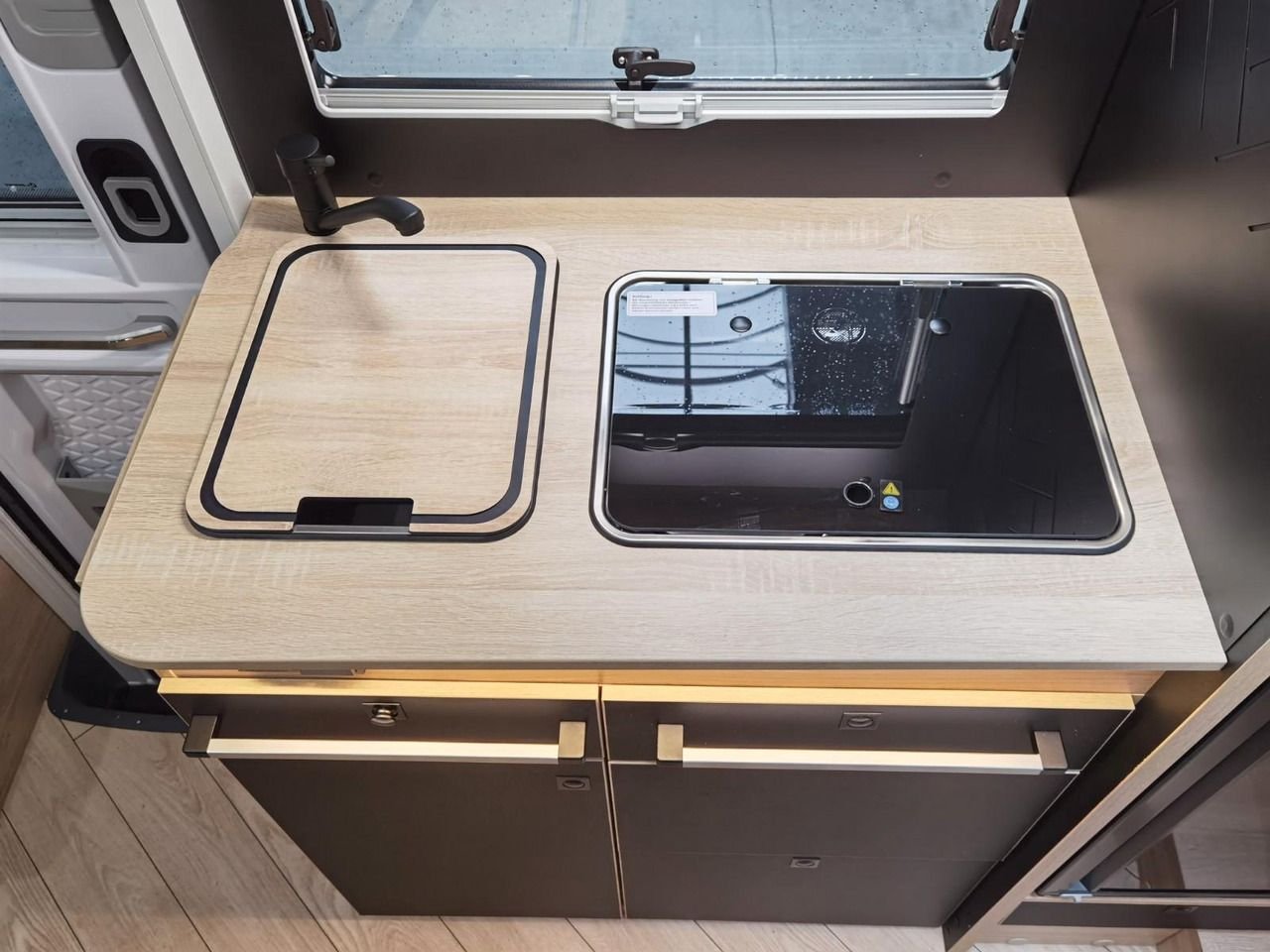 Ford Motorhome – Camper Van - Image 9